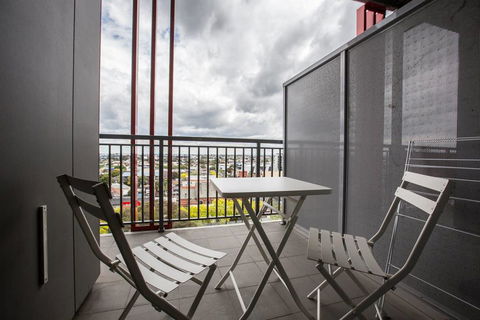 Elegant 2BR@Footscray Station - Tourism Hervey Bay 1