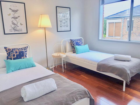 Elegant Glen House 4B5B ParkFront - Hervey Bay Accommodation 2