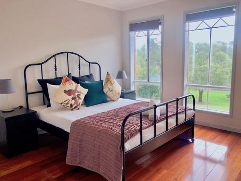 Elegant Glen House 4B5B ParkFront - Hervey Bay Accommodation 1