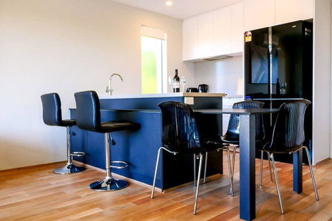 Elegantly Appointed BRAND NEW Luxurious Apartment! - Hervey Bay Accommodation 2