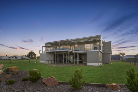 Elevation - Waterviews In Newlands Arm - Hervey Bay Accommodation 0