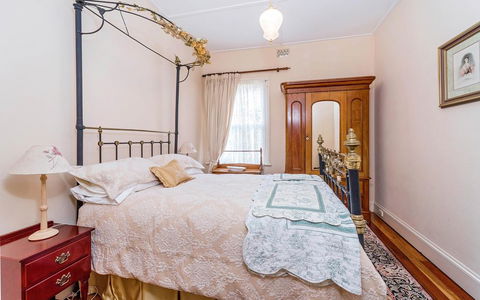 Eliza 1875 Red Brick Duplex Townhouse - Tourism Hervey Bay 3