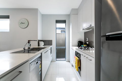 Ella House Adelaide - Hervey Bay Accommodation 3