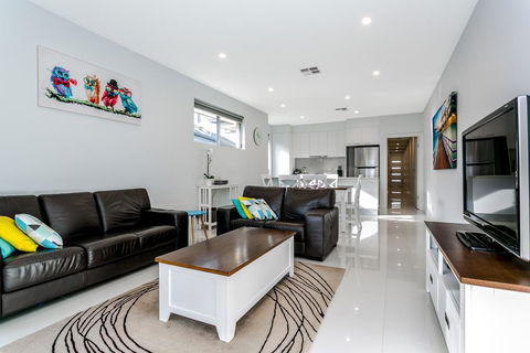 Ella House Adelaide - Hervey Bay Accommodation 0
