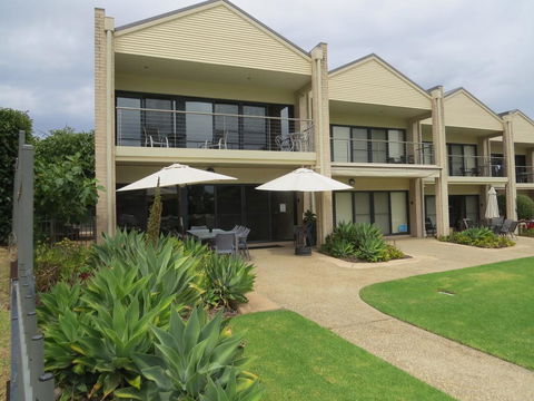 ELSINOR Townhouse 10 Mulwala - Hervey Bay Accommodation 0