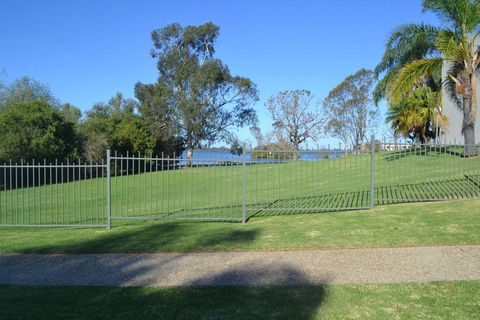 ELSINOR Townhouse 4 Mulwala - Hervey Bay Accommodation 1