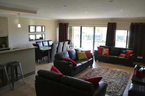 ELSINOR Townhouse 8 Mulwala - Tourism Hervey Bay 2