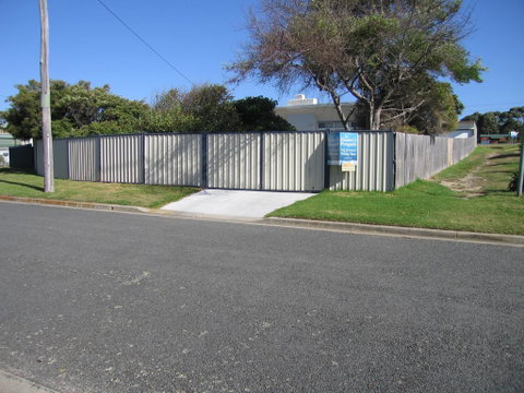 Elusive Penguin - Hervey Bay Accommodation 1