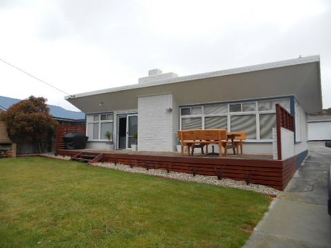 Elusive Penguin - Hervey Bay Accommodation 0