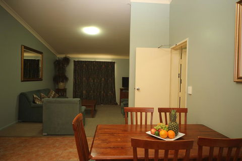 Emerald Explorers Inn - Hervey Bay Accommodation 2