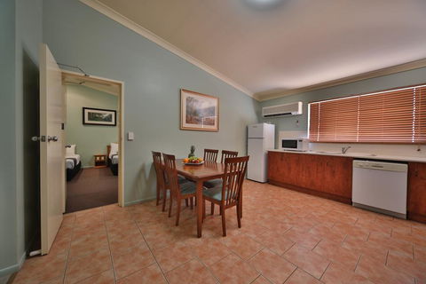 Emerald Explorers Inn - Hervey Bay Accommodation 1