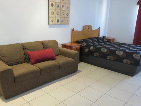 Emerald Gardens Motel & Apartments - Hervey Bay Accommodation 1