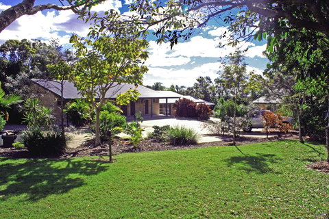 Emeraldene Inn & Eco-Lodge - Hervey Bay Accommodation 0