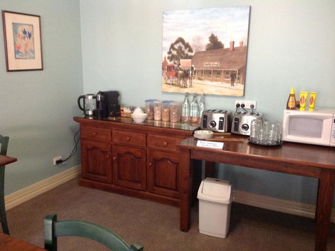 Emeu Inn Bed & Breakfast - Hervey Bay Accommodation 3