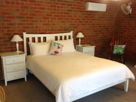 Emeu Inn Bed & Breakfast - Hervey Bay Accommodation 1