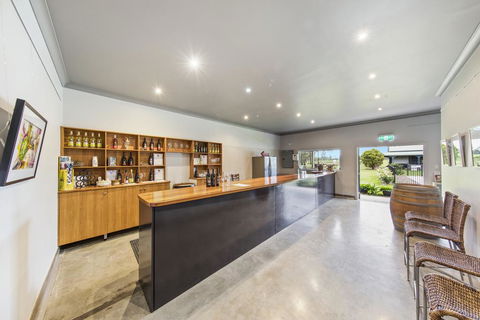 Emma's Cottage Vineyard - Hervey Bay Accommodation 1