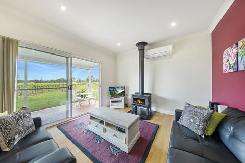 Emma's Cottage Vineyard - Hervey Bay Accommodation 2