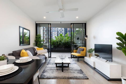 Emp - Work Remotely While Enjoying Your Stay - Hervey Bay Accommodation 0