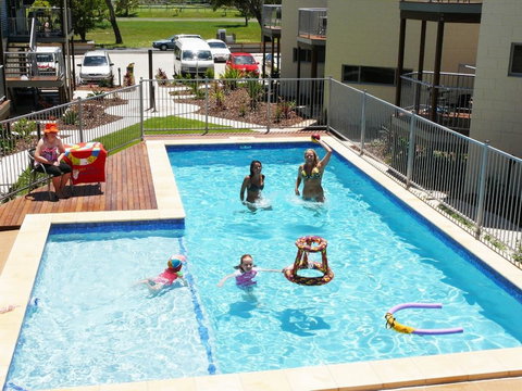 Emu's Beach Resort - Hervey Bay Accommodation 0