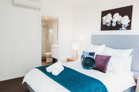 Entire Apartment-South Bank Luxe-Mater Hospital-Heated Pool-Netflix-WIFI-Gabba - Hervey Bay Accommodation 2