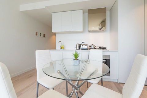 EQ Tower Luxury 1 Bedroom Central Melbourne - Tourism Hervey Bay 3