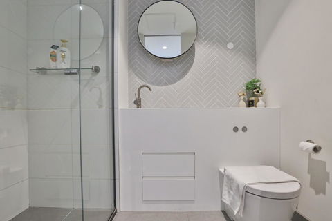 EQ TOWER Melbourne CBD APT - Tourism Hervey Bay 3