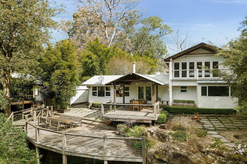 Equanimity - Beautiful Character Filled House! - Tourism Hervey Bay 0