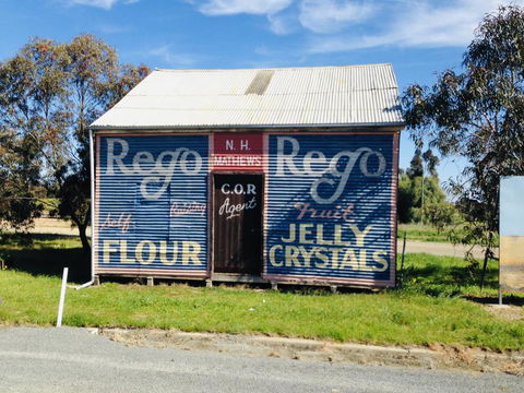 Eureka Hotel / Rainbow Brewery - Hervey Bay Accommodation 2