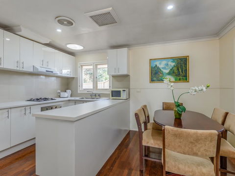 Exclusive Handy Holiday House - Hervey Bay Accommodation 3