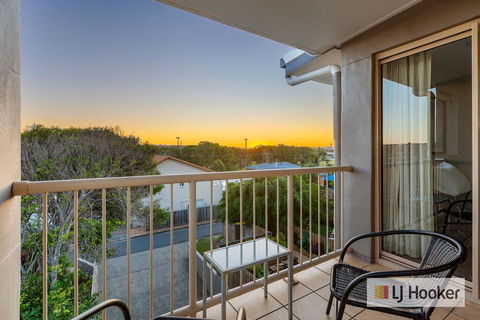EXCLUSIVE OCEAN VIEW PENTHOUSE ON MARINE PARADE - Tourism Hervey Bay 2
