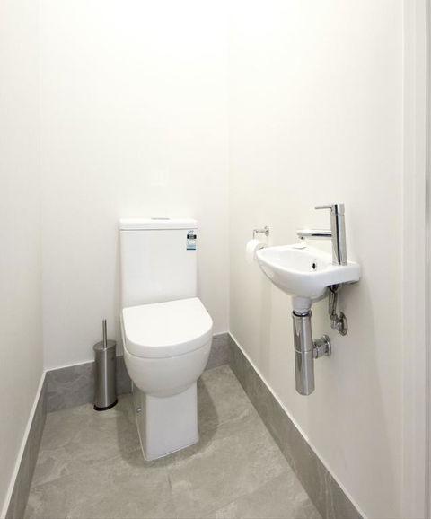 Executive Home Accomodation - Tourism Hervey Bay 3