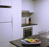 Executively Styled 2 Bed 2 Bath Perfect Location - Hervey Bay Accommodation