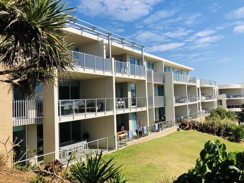 EXTRA LARGE 2 Bed Apartment - 3 Pools And Spa - Mountain View - BEACHFRONT LOCATION CABARITA BEACH - Tourism Hervey Bay 3
