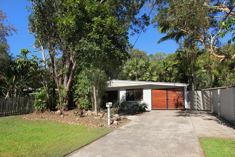 FABULOUS HOLIDAY HIDEAWAY - COOLUM BEACH - Hervey Bay Accommodation 2