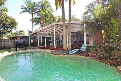 FABULOUS HOLIDAY HIDEAWAY - COOLUM BEACH - Hervey Bay Accommodation 0