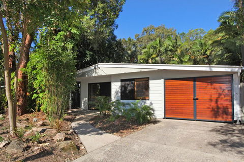 FABULOUS HOLIDAY HIDEAWAY - COOLUM BEACH - Hervey Bay Accommodation 3