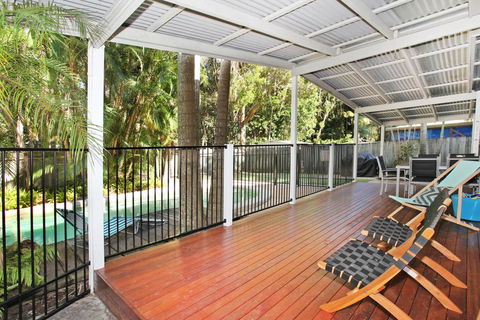 FABULOUS HOLIDAY HIDEAWAY - COOLUM BEACH - Hervey Bay Accommodation 1