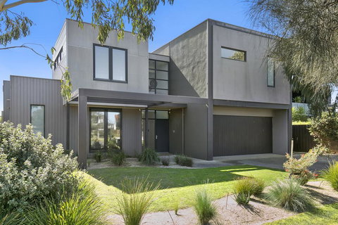 Fabulous Home - Families Only - Hervey Bay Accommodation 1