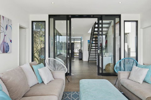 Fabulous Home - Families Only - Hervey Bay Accommodation 2