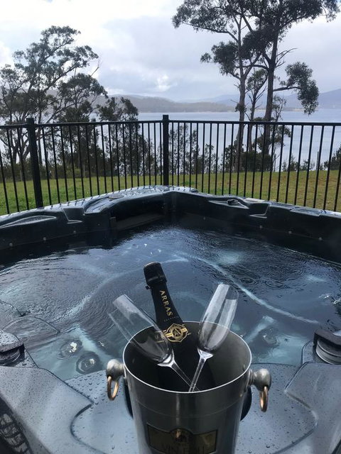 Fairwinds Tasmania - Hervey Bay Accommodation 1