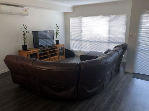 Falcon Bay 4x4 Townhouse - Hervey Bay Accommodation 1