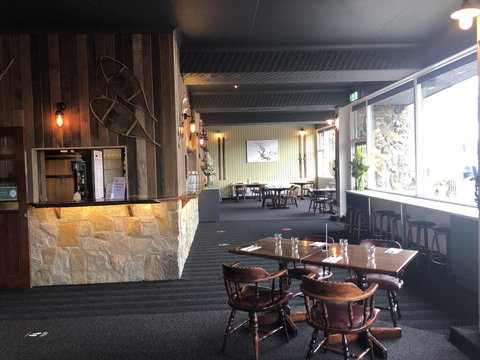 Falls Creek Hotel - Tourism Hervey Bay 3