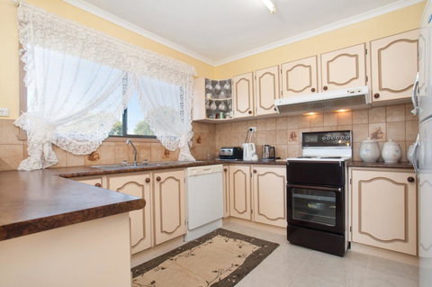 FAMILY GETAWAY - DROMANA - Tourism Hervey Bay 2