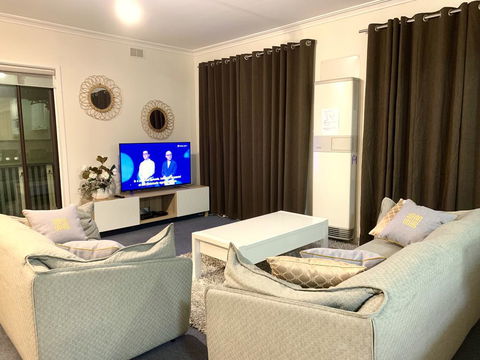 Family Home In Prime Location Melbourne - Hervey Bay Accommodation 1