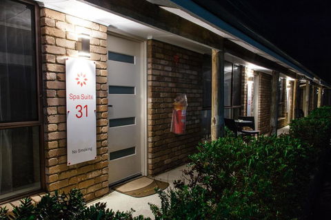 Farnham Court Motel And Restaurant - Hervey Bay Accommodation 3