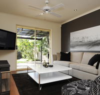 Feathers Serviced Townhouse - Tourism Hervey Bay