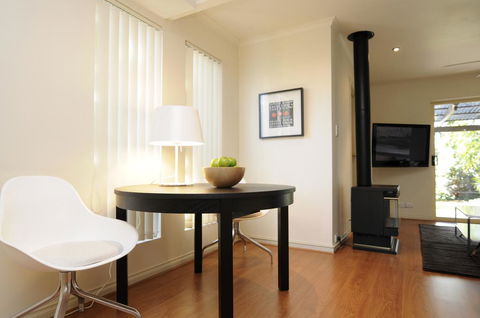 Feathers Serviced Townhouse - Hervey Bay Accommodation 2
