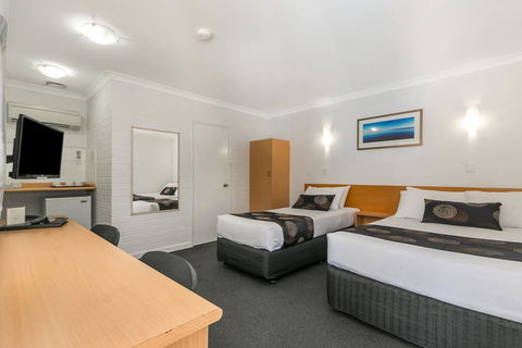 Flag Motor Lodge - Tourism Hervey Bay 1