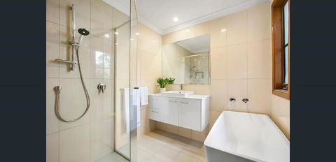 Floraison Red Hill - Hervey Bay Accommodation 2