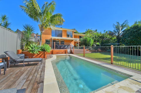 Flynns Beach Retreat - Tourism Hervey Bay 0